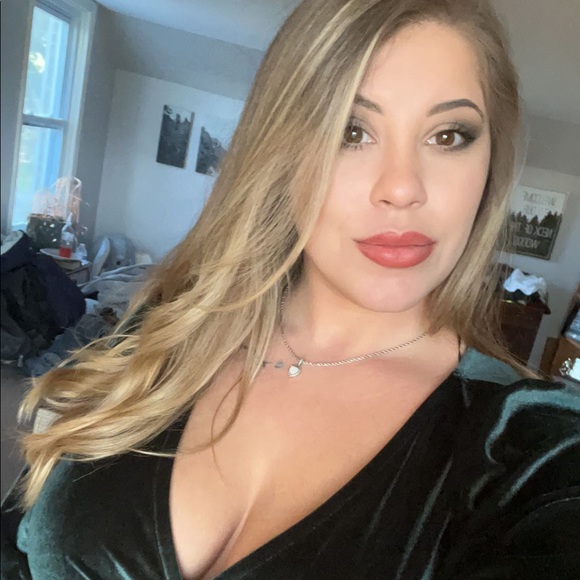 Meet your Posher, Cecilia - Picture 1 of 1